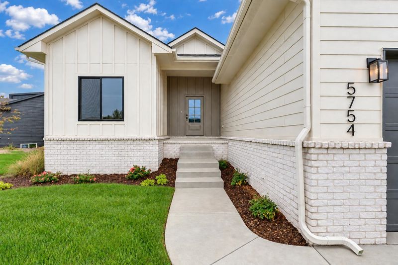 5754 N Edwards St, Wichita, KS 67204