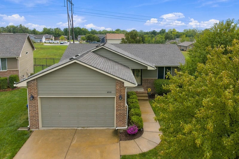 6910 N Wendell Ct, Park City, KS 67219
