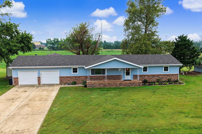 116 Sunset Ln, Tescott, KS 67484