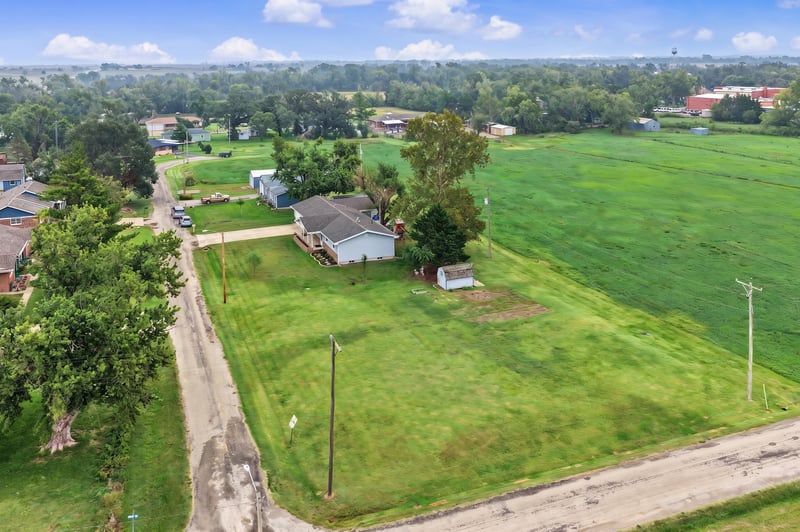 116 Sunset Ln, Tescott, KS 67484