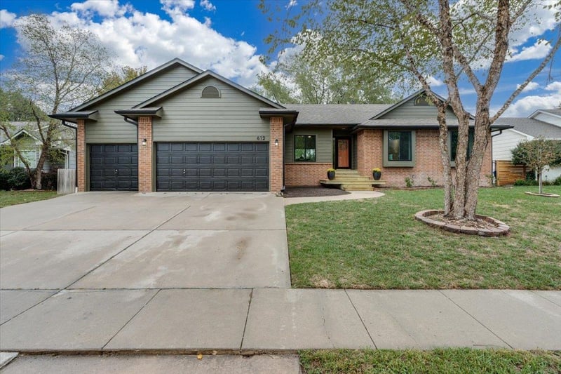 612 N Ridgehurst St, Wichita, KS 67230