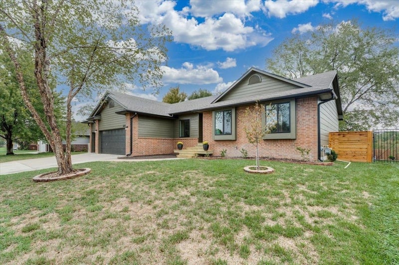 612 N Ridgehurst St, Wichita, KS 67230