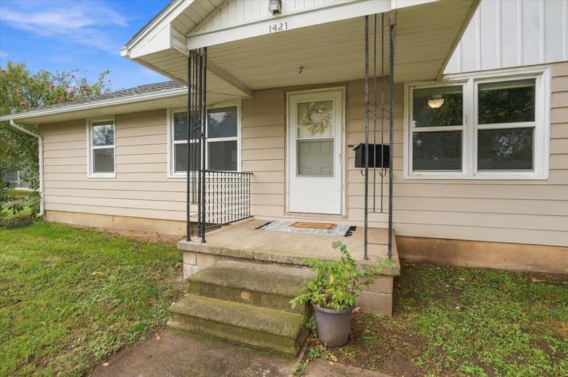 1421 E Kinkaid St, Wichita, KS 67211