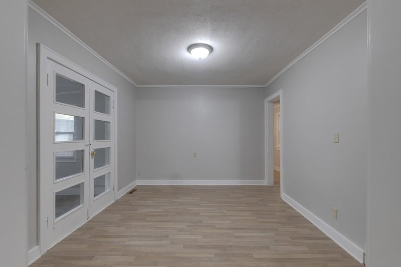 705 S Pershing Ave, Wichita, KS 67218