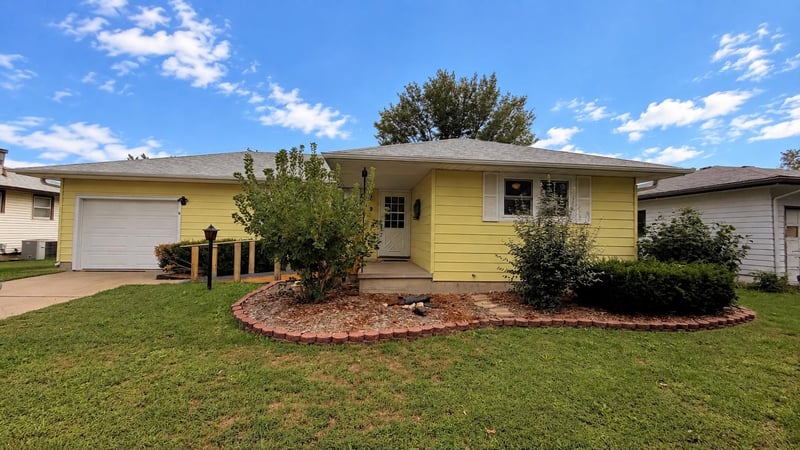 2419 Simmons St, Salina, KS 67401