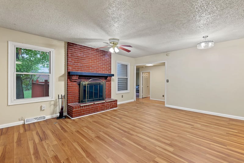 4431 N Auburn St, Bel Aire, KS 67220