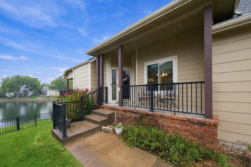 2301 N Lakeway Ct, Wichita, KS 67205