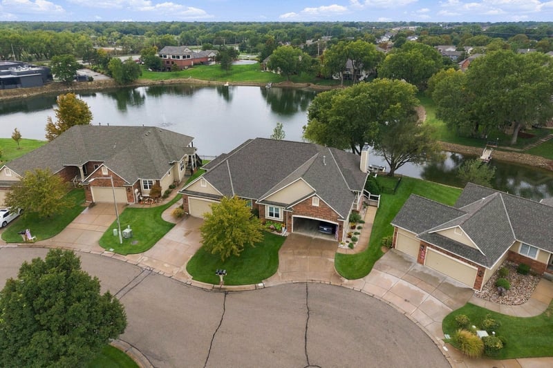 2301 N Lakeway Ct, Wichita, KS 67205