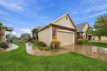 2301 N Lakeway Ct, Wichita, KS 67205
