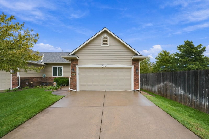 2264 N Lakeway Cir, Wichita, KS 67205