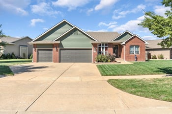 1430 E Summerlyn, Derby, KS 67037