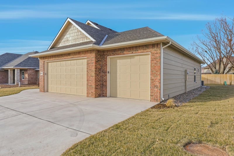 842 N Thornton Ct, Wichita, KS 67235