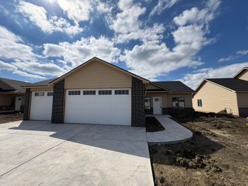 5813 Plumthicket St, Bel Aire, KS 67226
