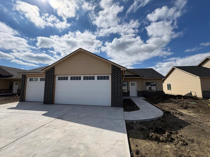 5813 Plumthicket St, Bel Aire, KS 67226