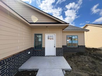 5813 Plumthicket St, Bel Aire, KS 67226