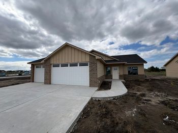 5809 Plumthicket St, Bel Aire, KS 67226