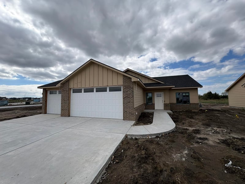 5809 Plumthicket St, Bel Aire, KS 67226