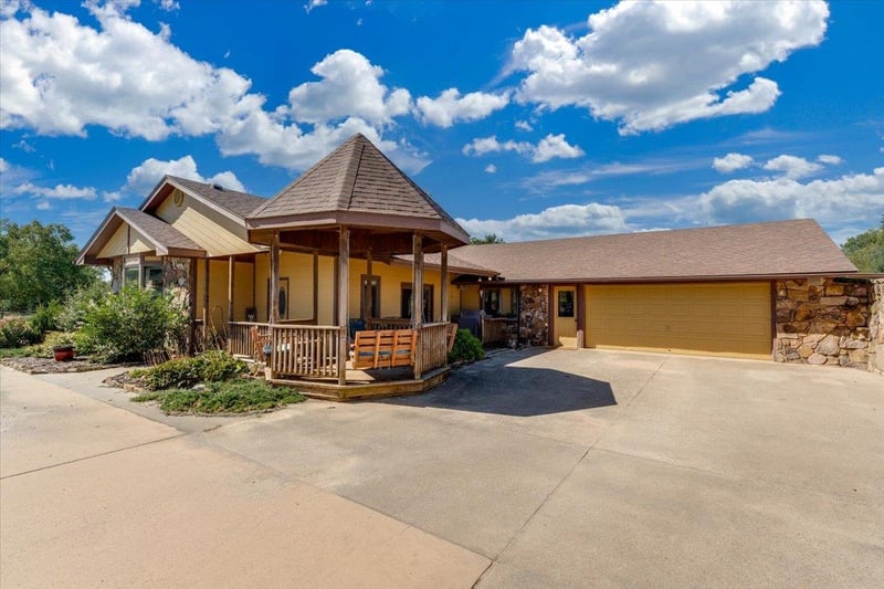 215 S 327th St W, Garden Plain, KS 67050