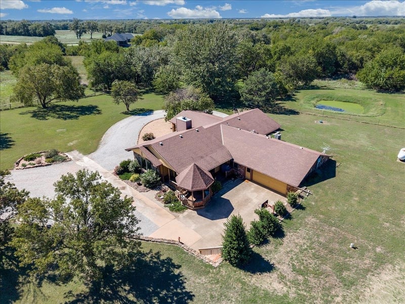 215 S 327th St W, Garden Plain, KS 67050