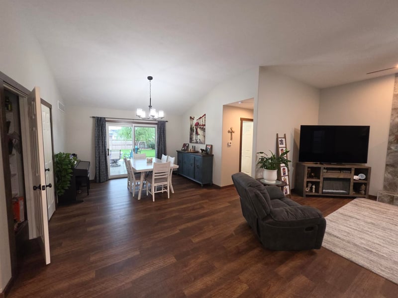 220 Redbud St, Moundridge, KS 67107