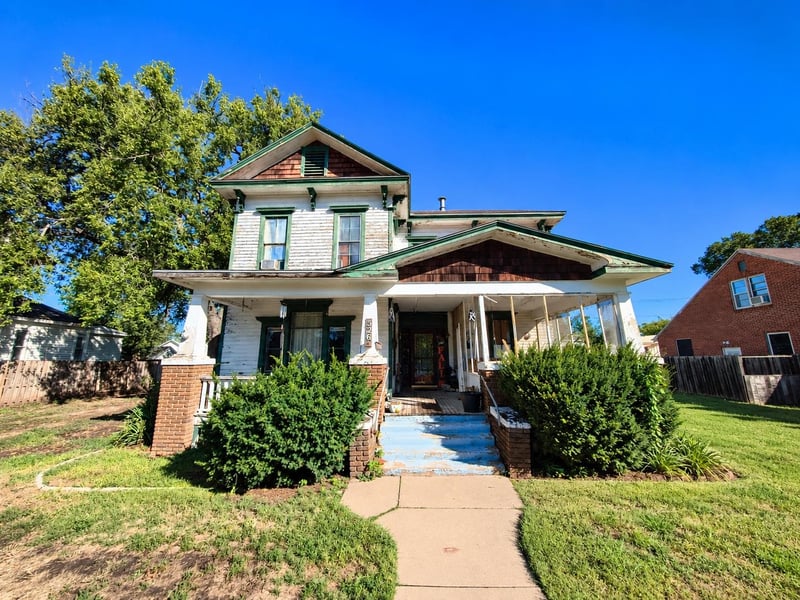 526 W Iron Ave, Salina, KS 67401