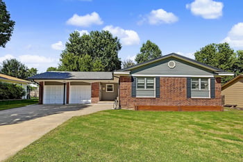 214 E Pioneer Pl, Mulvane, KS 67110