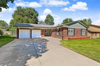 214 E Pioneer Pl, Mulvane, KS 67110