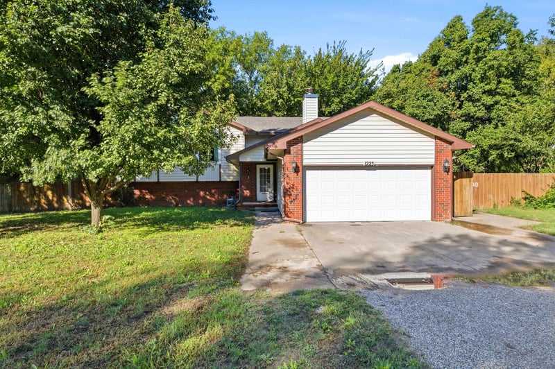 1225 N Wild Turkey Dr, Derby, KS 67937
