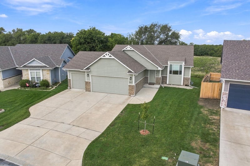3027 N Susan Ln, Mulvane, KS 67110
