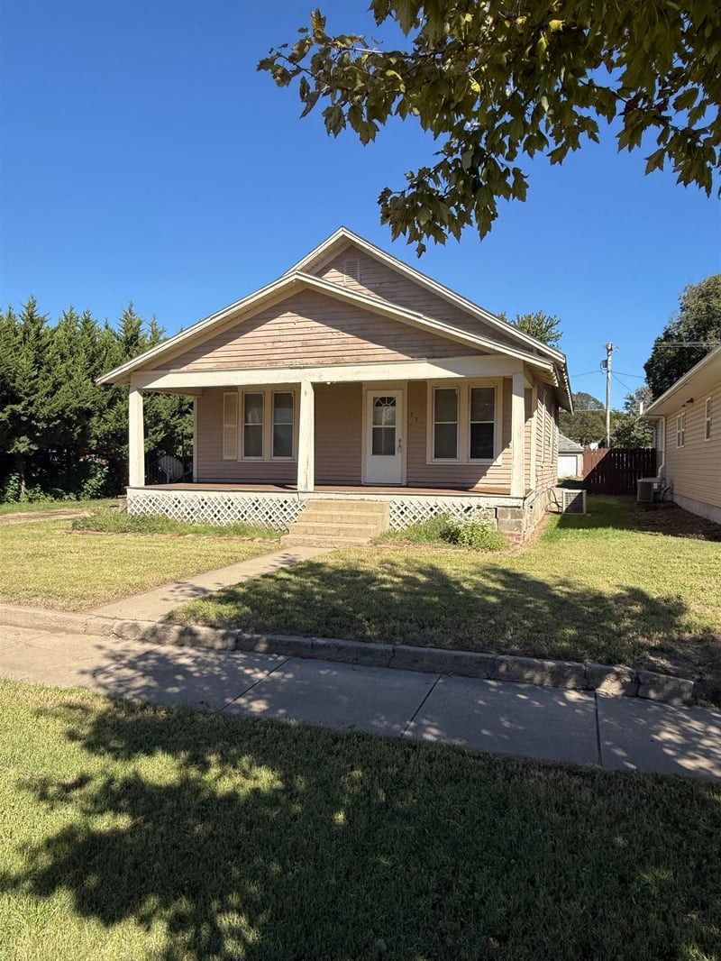 116 W 4th St, Solomon, KS 67480