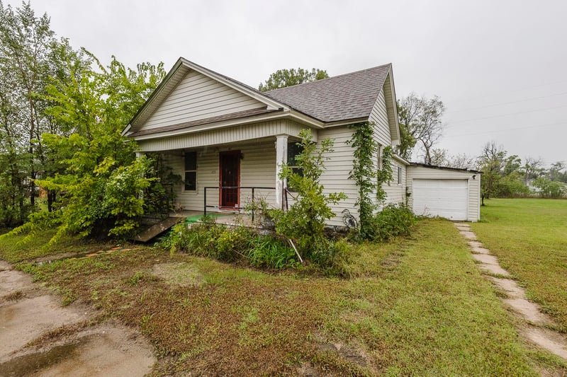 725 W 1st, Hutchinson, KS 67501