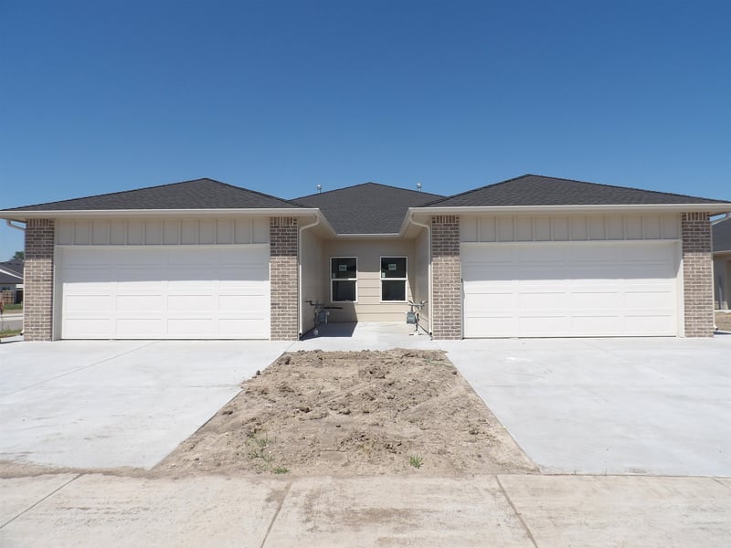 908-910 S Logan St, Newton, KS 67114