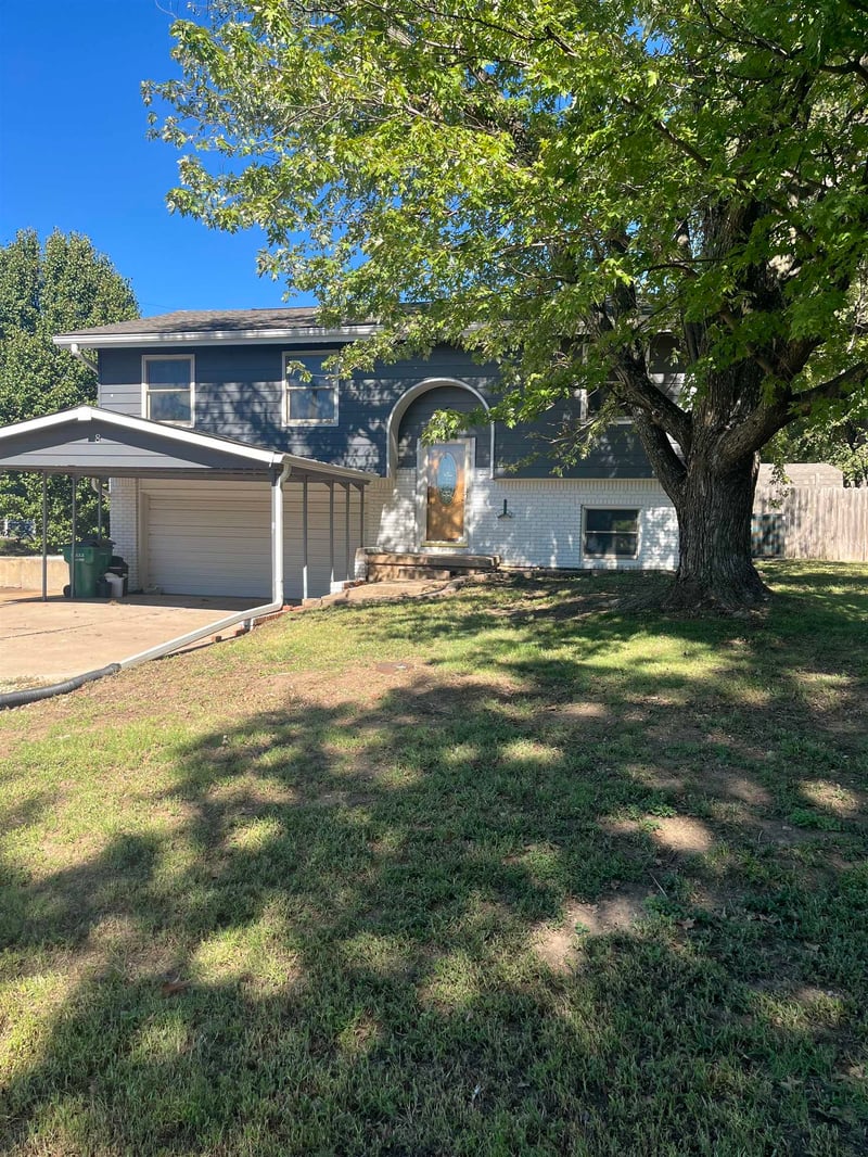 8 Park Rd, Rose Hill, KS 67133
