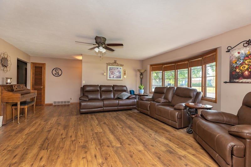 503 Aullwood Rd, Salina, KS 67401