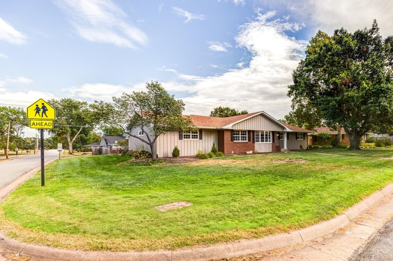 503 Aullwood Rd, Salina, KS 67401