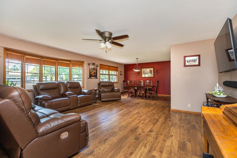 503 Aullwood Rd, Salina, KS 67401