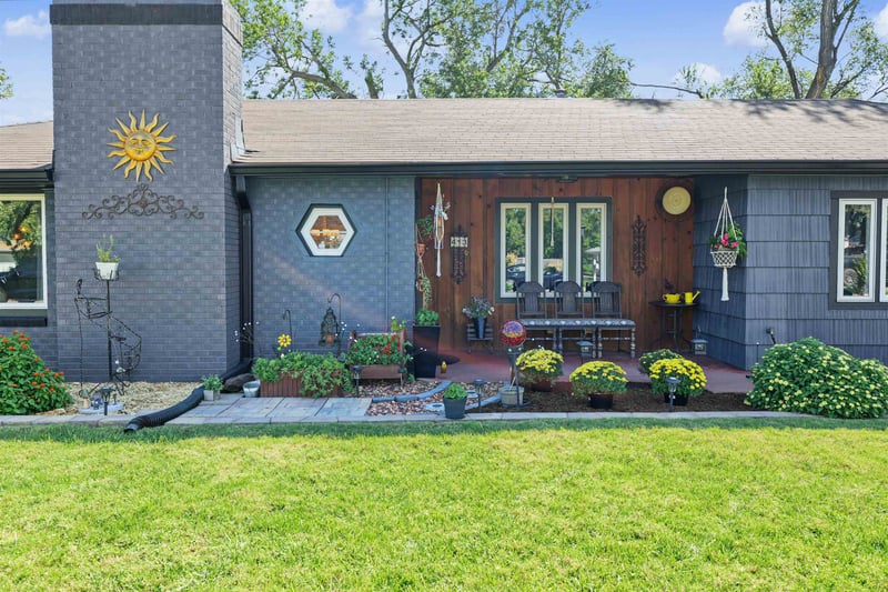 413 Woodlawn Ave, Salina, KS 67401