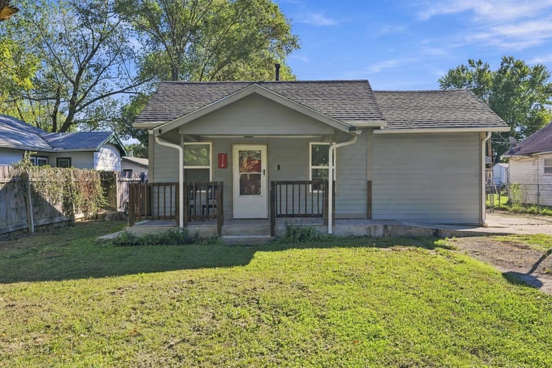 218 N Poplar, Douglass, KS 67039