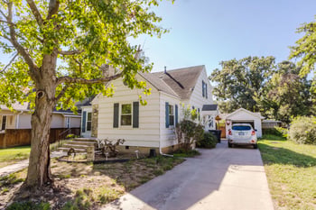 615 E 4th St, Newton, KS 67114