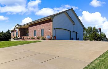 48 W Stevie Ct, Goddard, KS 67052