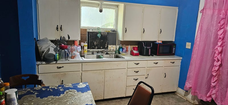 108 Iowa St, Winfield, KS 67156