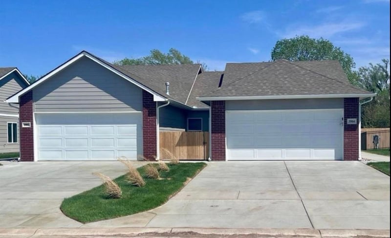2613 S Flightline Cir, Wichita, KS 67210