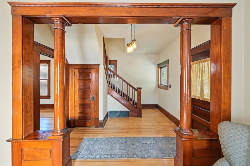 717 N Main St, Lindsborg, KS 67456