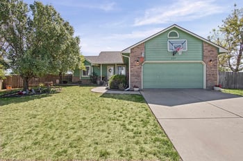 327 Wheatridge Ct, Newton, KS 67114