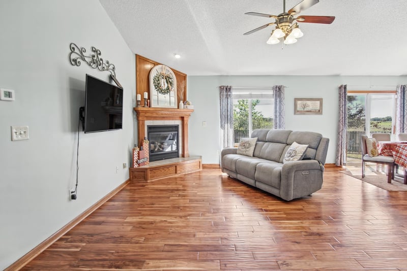 327 Wheatridge Ct, Newton, KS 67114