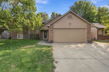 1319 E Spring Cir, Haysville, KS 67060