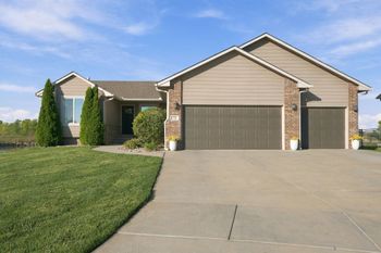 731 S Lakeview St, Haysville, KS 67060-5200
