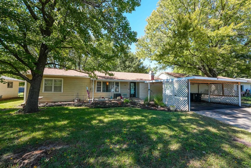 527 Village, El Dorado, KS 67042