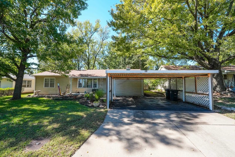 527 Village, El Dorado, KS 67042