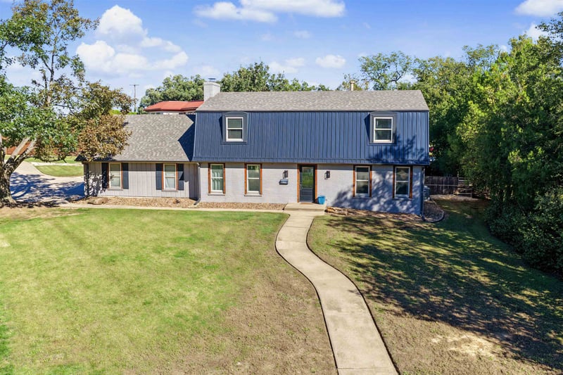 2111 Melrose Ln, Salina, KS 67401